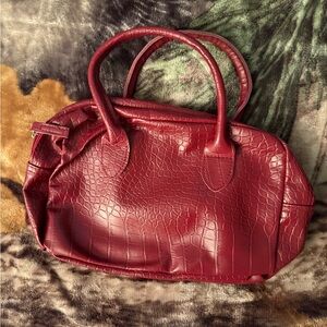 Elegant Red Crocodile-Embossed Women's Handbag